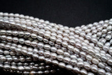 Load image into Gallery viewer, Freshwater Pearl Poppy Baroque Creo Hole White 38 cm
