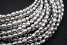 Load image into Gallery viewer, Freshwater Pearl Poppy Baroque Creo Hole White 38 cm
