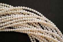 Load image into Gallery viewer, Freshwater Pearl Poppy Baroque Creo Hole White 38 cm
