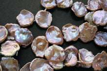 Load image into Gallery viewer, (1 row 35 cm, 25 pieces) Freshwater pearl puff coin natural color mauve pink ~ purple
