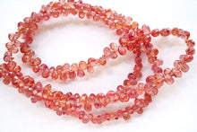 Load image into Gallery viewer, （パパラチア/レッド）宝石質　ソンゲア産　サファイア　40cm　ファセット　ドロップ
