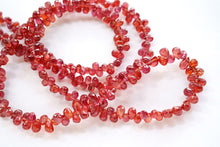 Load image into Gallery viewer, （パパラチア/レッド）宝石質　ソンゲア産　サファイア　40cm　ファセット　ドロップ
