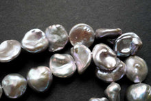 Load image into Gallery viewer, (1 row 41cm) Freshwater pearl center hole poppy baroque gray @ 32 yen
