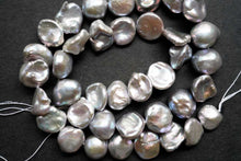 Load image into Gallery viewer, (1 row 41cm) Freshwater pearl center hole poppy baroque gray @ 32 yen
