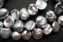 Load image into Gallery viewer, (1 row 41cm) Freshwater pearl center hole poppy baroque gray @ 32 yen
