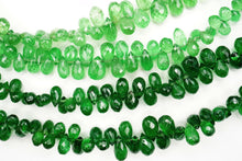 画像をギャラリービューアに読み込む, （ライト/ダーク）　宝石質　ツァボライト　19cm　ファセット　ドロップ　グリーンガーネット
