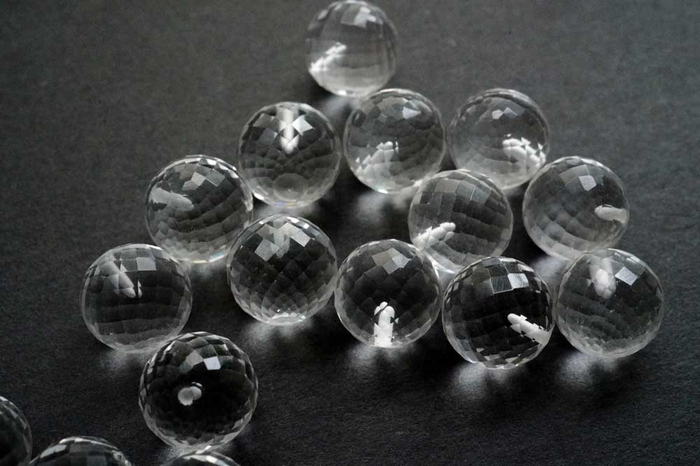 （2粒セット）宝石質　ロッククリスタル　丸玉　マイクロカット　片穴あき　ルース