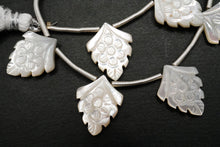 画像をギャラリービューアに読み込む, ホワイト　MOP　フラワー　カービング　マザーオブパール
