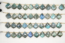 Load image into Gallery viewer, （2/10pc）ラブラドライト 　《ブルー系》　ファセット　リーフシェイプ　ストライプ
