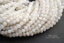 Load image into Gallery viewer, ホワイトオパール　3.1mm　ラウンドカット（丸玉）

