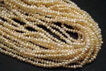 Load image into Gallery viewer, (1/4, half-strand, 1-strand) Akoya pearls from Ise-Shima, horn, poppy, untoned, natural gray
