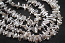 Load image into Gallery viewer, (54-65 grains per row) Iseshima Akoya Pearl Baby Pearl Baroque White Pink
