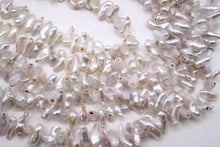 Load image into Gallery viewer, (54-65 grains per row) Iseshima Akoya Pearl Baby Pearl Baroque White Pink
