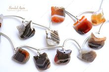 Load image into Gallery viewer, (2/10) High quality brown banded agate cat face carving beads
