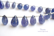 Load image into Gallery viewer, (1 row 18 cm 31 grains) small tanzanite teardrop cut beads
